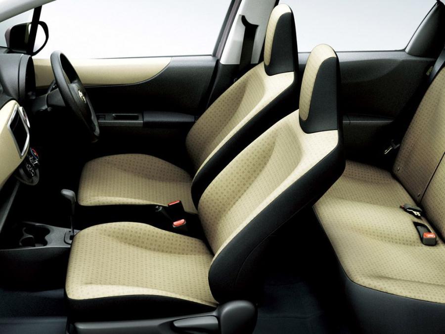  Toyota Vitz 2011 года  (фото 3 из 8)